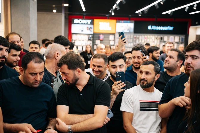 Kontaktda iPhone 18 Pro seriyasına axın: 4-cü il ardıcıl satış rekordu - FOTOLAR Kontaktda iPhone 18 Pro seriyasına axın: 4-cü il ardıcıl satış rekordu - FOTOLAR