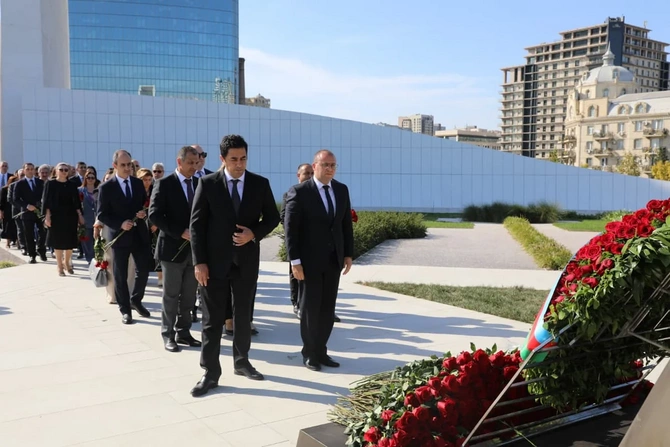 Səhiyyə Nazirliyinin rəhbərliyi Zəfər parkını ziyarət etdi - FOTOLAR