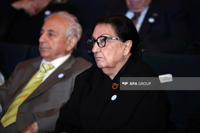 YAP-ın qurultayından maraqlı görüntülər - FOTO