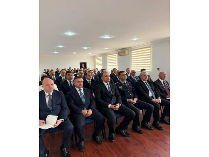 Qaradağ Rayon İcra Hakimiyyətinin yeni başçısı kollektivə təqdim edildi
