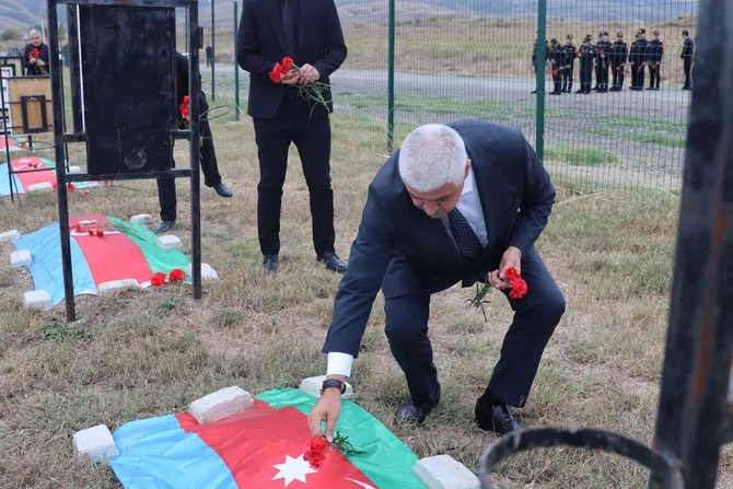 Xocalıda Anım Günü ilə bağlı Şəhidlər xiyabanı ziyarət olunub - FOTOLAR