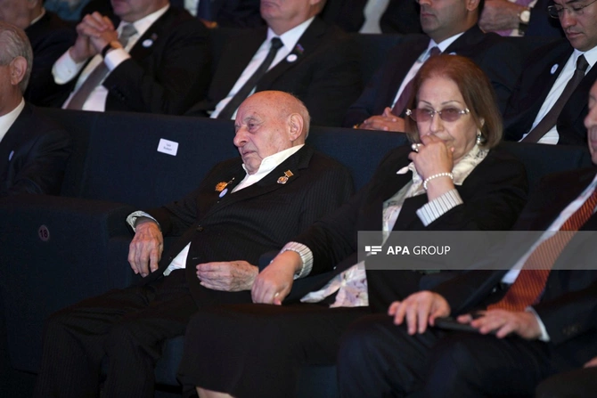 YAP-ın qurultayından maraqlı görüntülər - FOTO