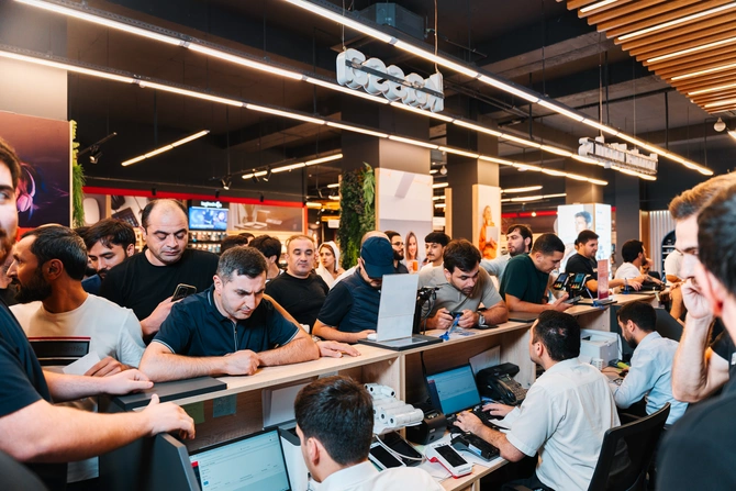 Kontaktda iPhone 18 Pro seriyasına axın: 4-cü il ardıcıl satış rekordu - FOTOLAR Kontaktda iPhone 18 Pro seriyasına axın: 4-cü il ardıcıl satış rekordu - FOTOLAR