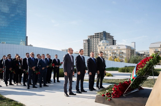 ADY rəhbərliyi Zəfər parkını ziyarət edib- FOTOLAR ADY rəhbərliyi Zəfər parkını ziyarət edib- FOTOLAR