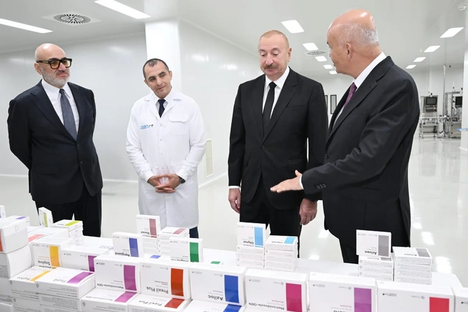 İlham Əliyev Pirallahı Sənaye Parkında dərman istehsalı müəssisəsinin açılışında iştirak edib - FOTOLAR