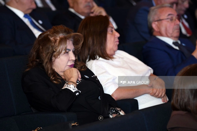YAP-ın qurultayından maraqlı görüntülər - FOTO