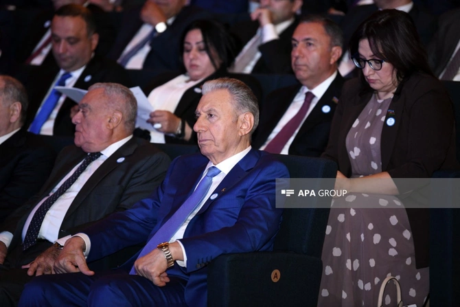 YAP-ın qurultayından maraqlı görüntülər - FOTO