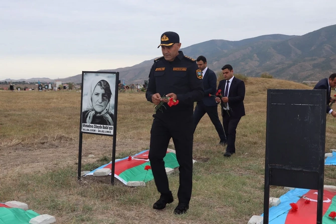 Xocalıda Anım Günü ilə bağlı Şəhidlər xiyabanı ziyarət olunub - FOTOLAR