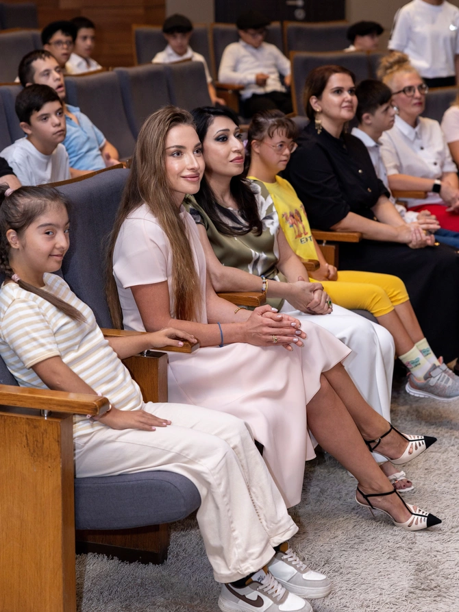 Alyona Əliyeva xüsusi qayğıya ehtiyacı olan uşaqlarla - FOTOLAR