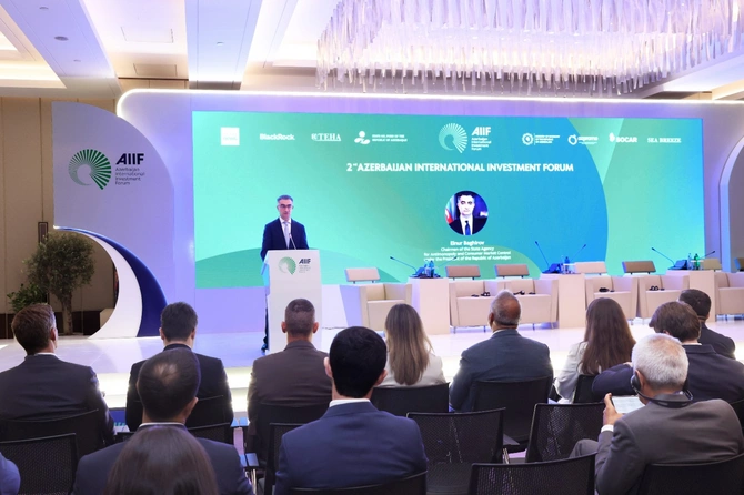 İkinci Beynəlxalq İnvestisiya Forumu çərçivəsində panel sessiya keçirildi - FOTOLAR