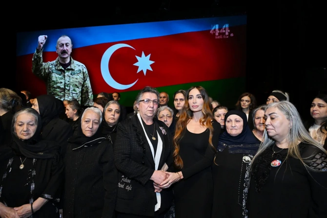 Arzu Əliyeva və Alyona Əliyeva 44 bədii filminin premyerasında iştirak ediblər - FOTOLAR