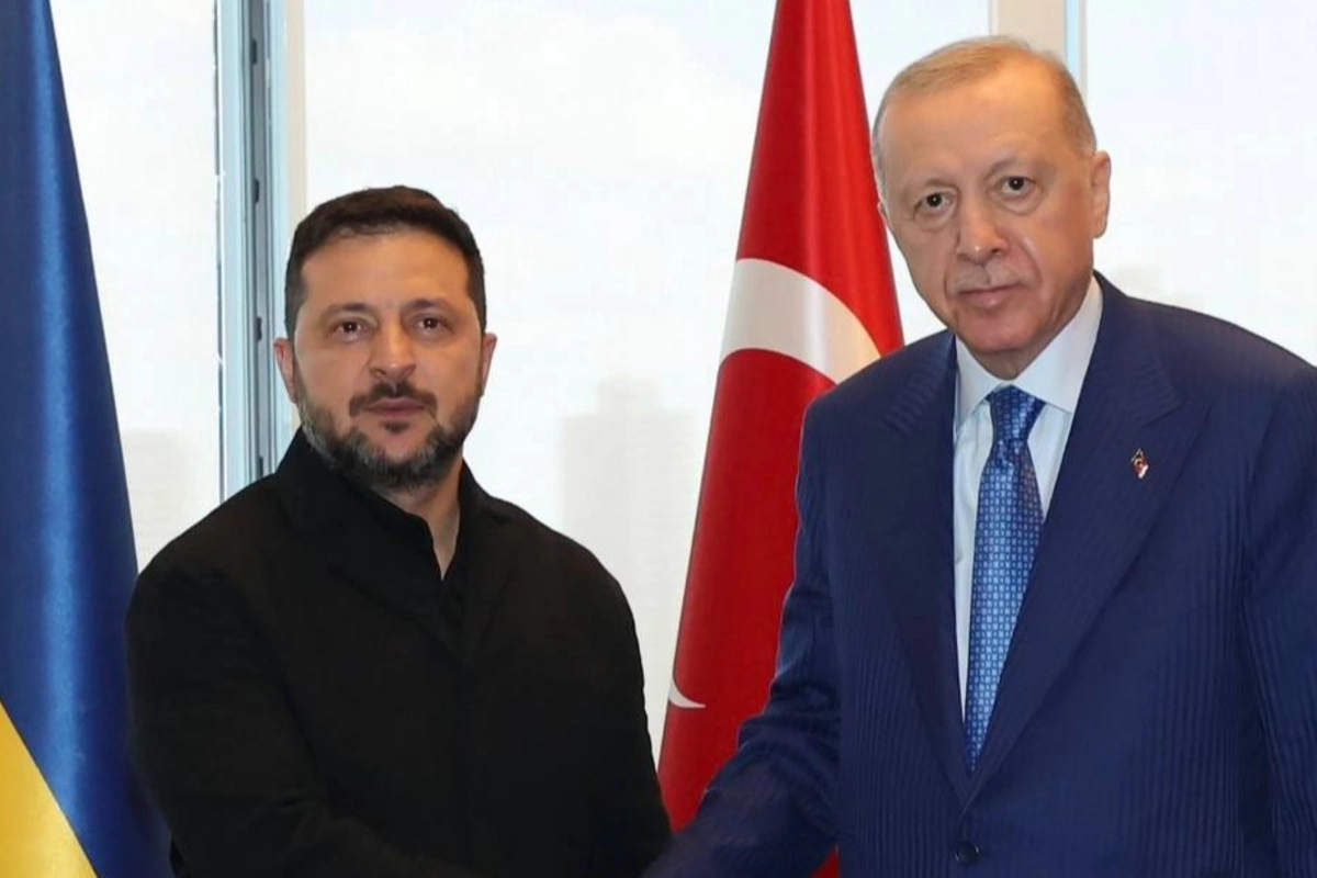 Ərdoğan Zelenski ilə görüşdə Qara dənizdəki ticarət gəmilərinə hücumu pislədi