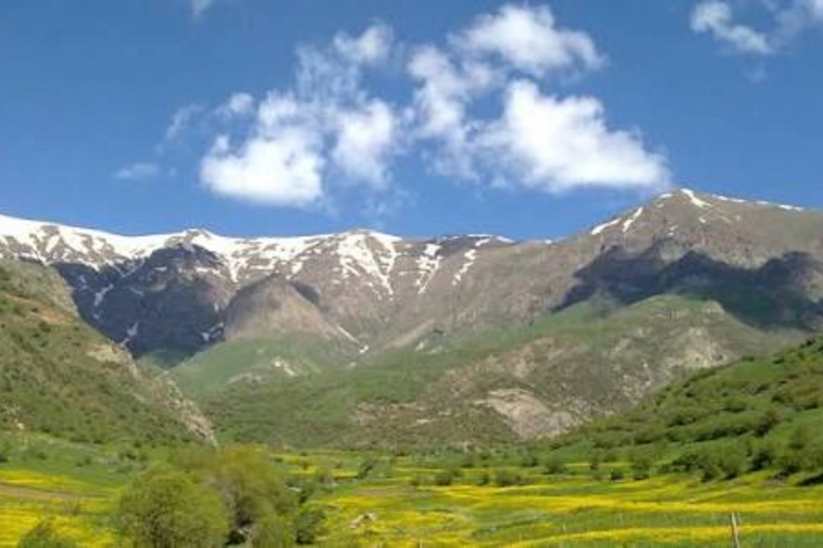 Kükü dağına qar yağıb