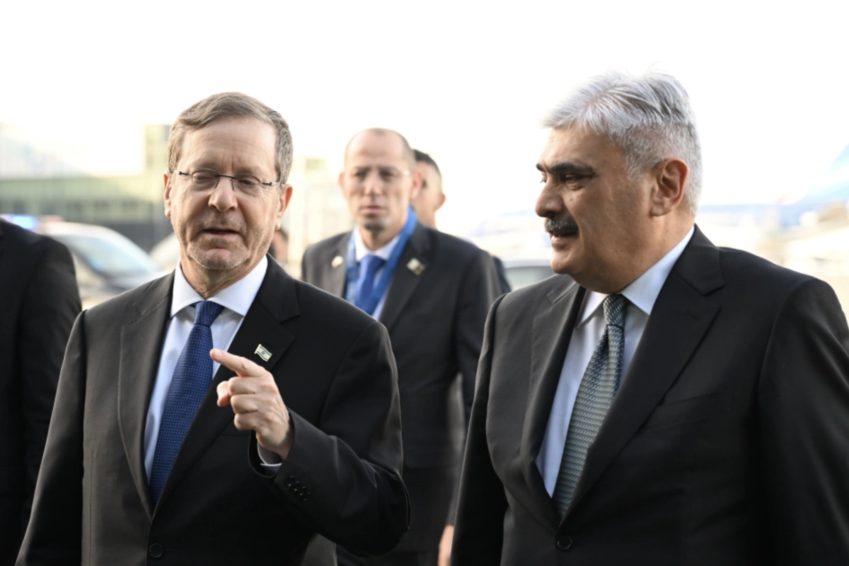 İsrail Prezidenti Azərbaycana gəldi - FOTOLAR