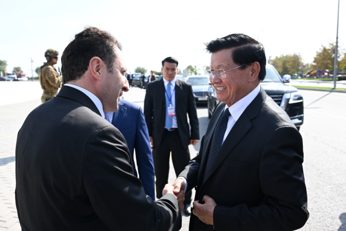 Laos Prezidenti Zəfər parkını ziyarət edib - FOTOLAR