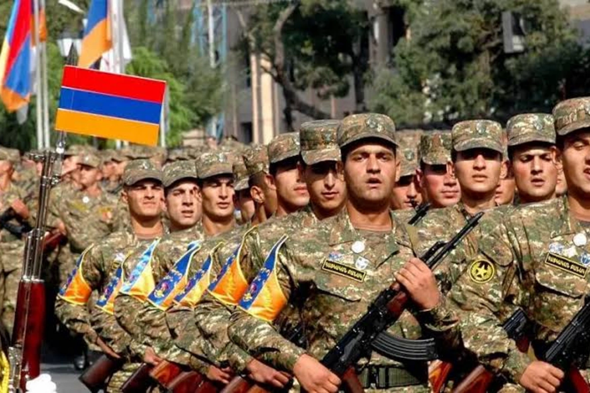 Sülh danışıqları gedir, Ermənistan silahlanır — Pərdəarxasında nə var?