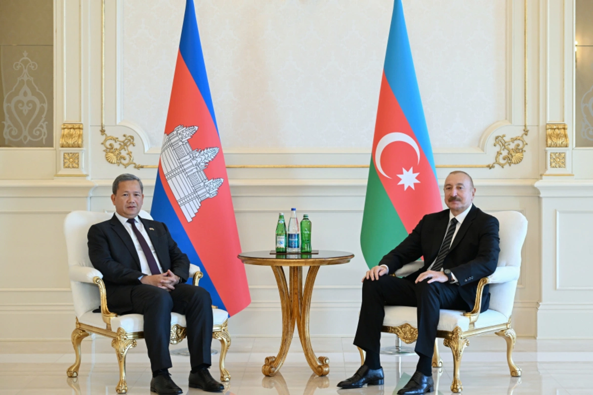 İlham Əliyevin Kambocanın Baş naziri ilə məhdud tərkibdə görüşü olub — FOTOLAR