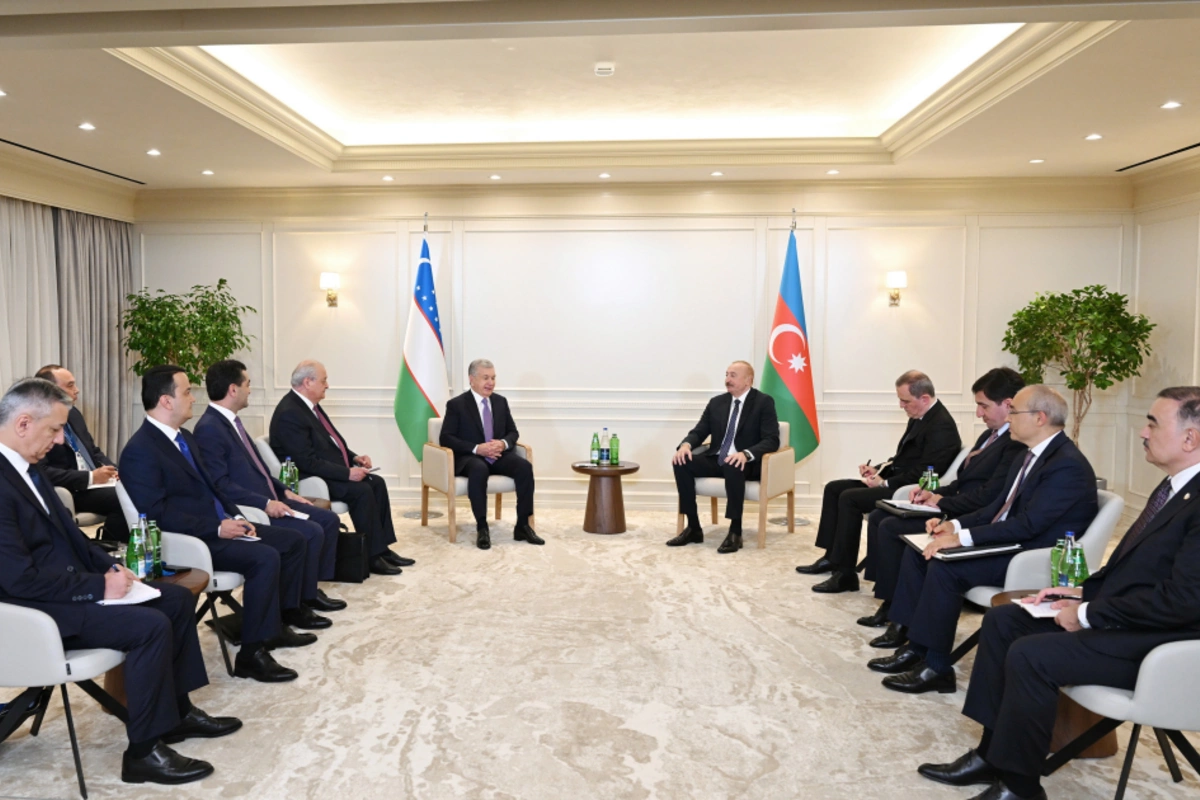 İlham Əliyev Özbəkistan Prezidenti ilə görüşüb — FOTOLAR