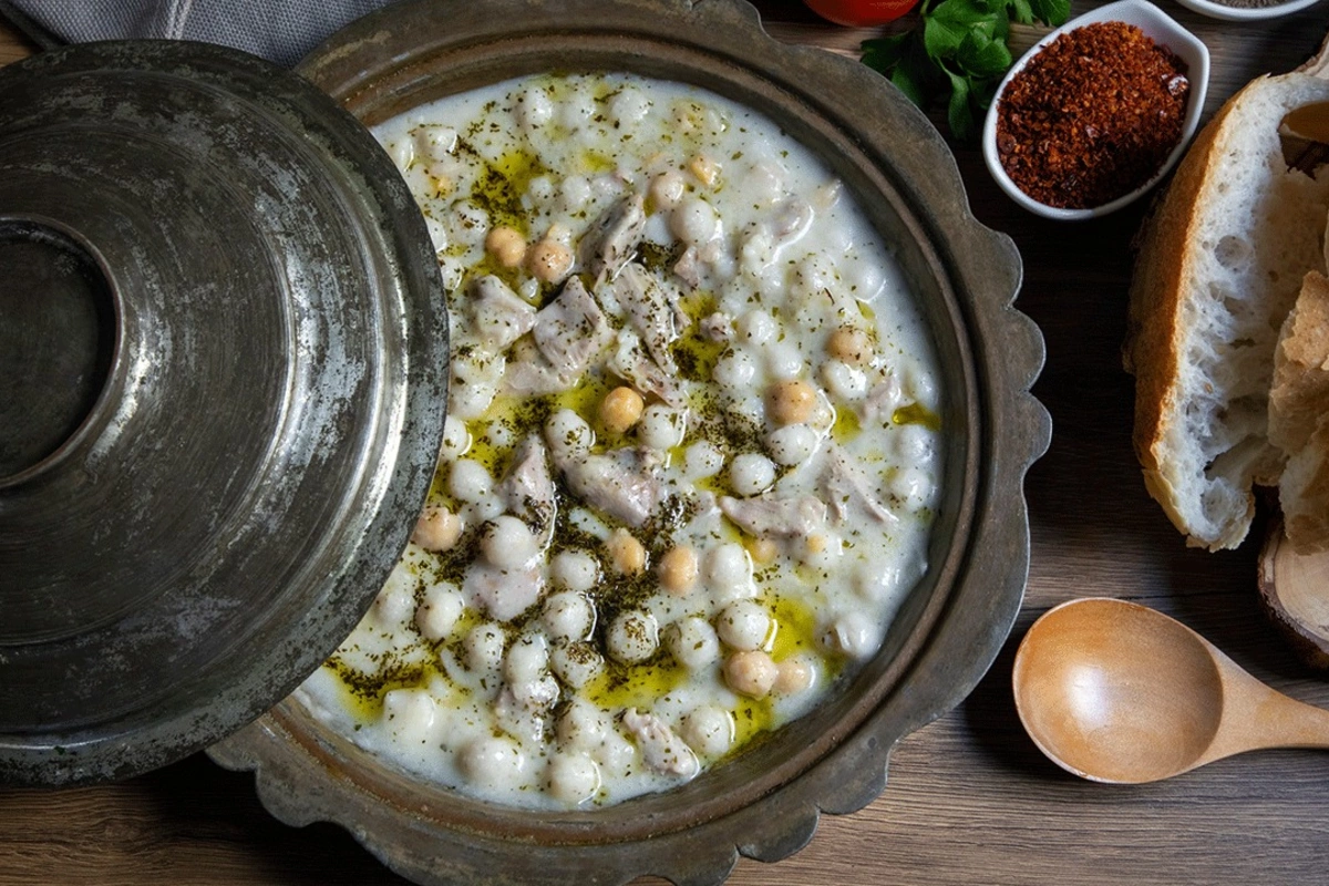 Soyuq havalarda süfrənizi isidəcək 5 doyurucu şorba resepti