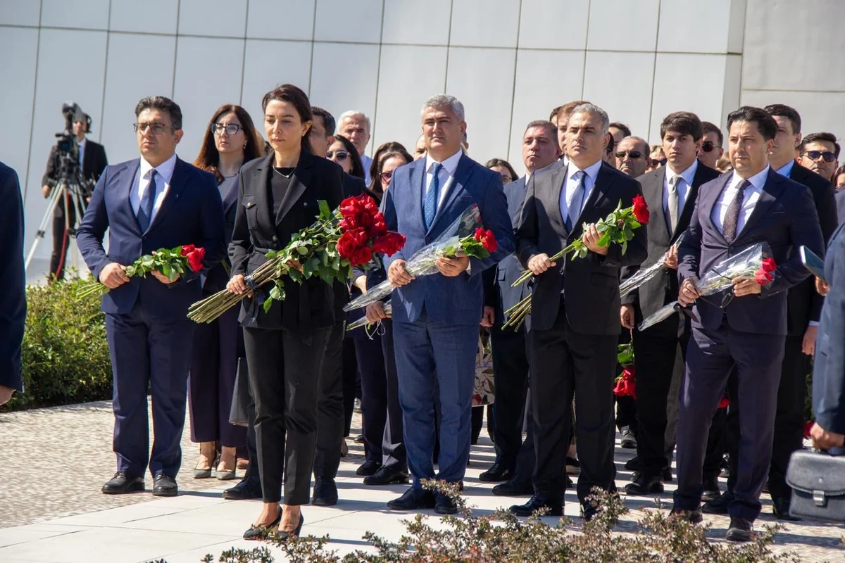 Ombudsman və rəhbərlik etdiyi kollektiv Zəfər parkını ziyarət edib - FOTOLAR
