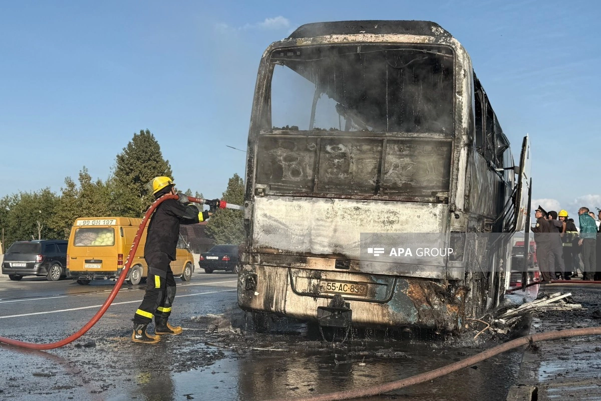 Ucarda sərnişin avtobusu yanıb - FOTO