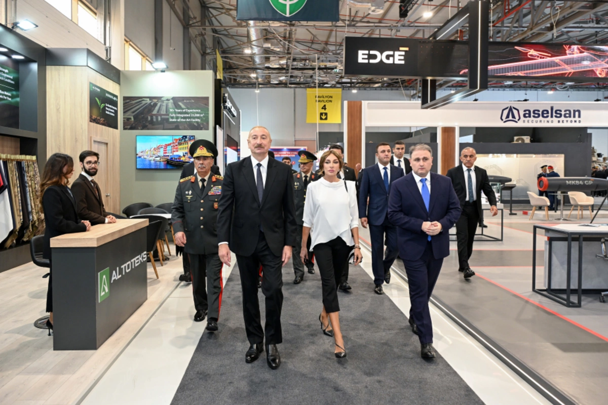 İlham Əliyev ADEX 2026 və Securex Caspian sərgiləri ilə tanış olub - FOTOLAR (YENİLƏNİB)