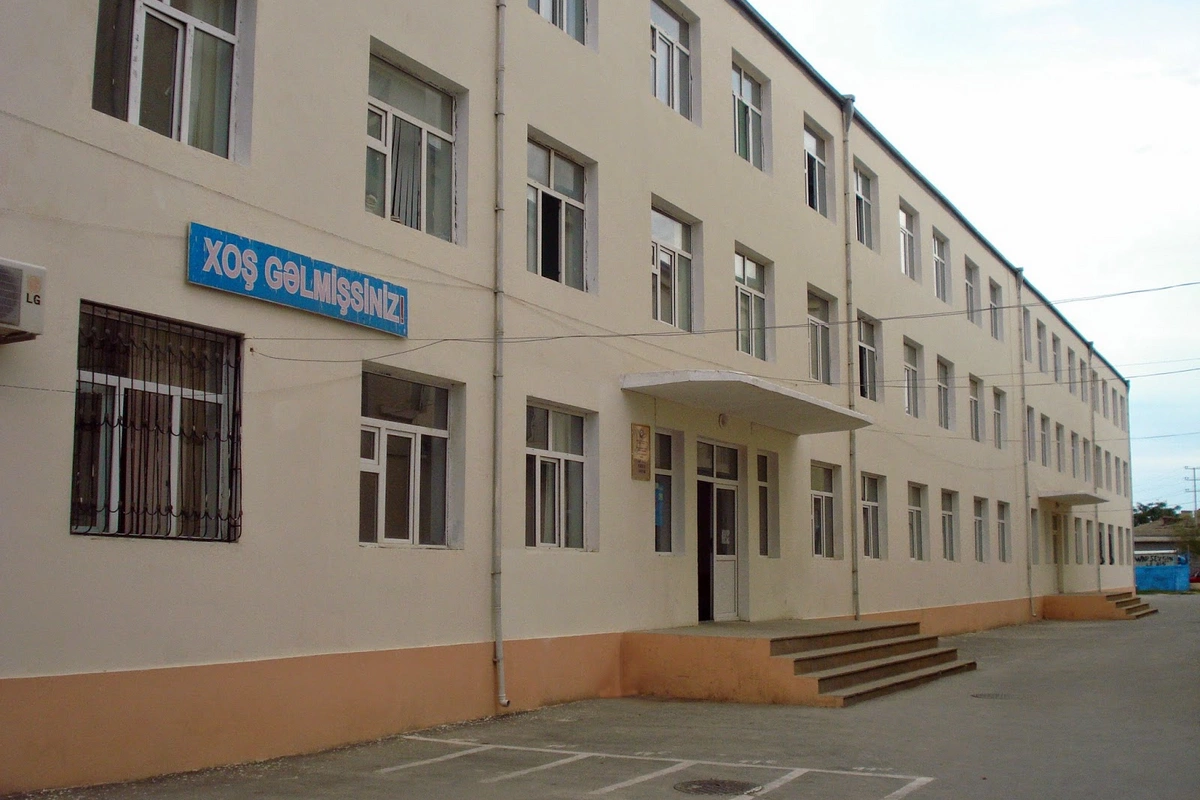 Bakıda məktəbin qarşısında dəhşət: 18 yaşlı gənc öldürüldü