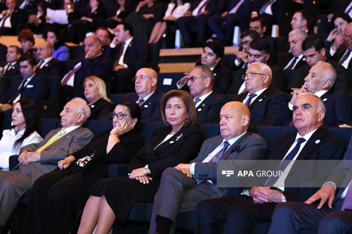 YAP-ın qurultayından maraqlı görüntülər - FOTO