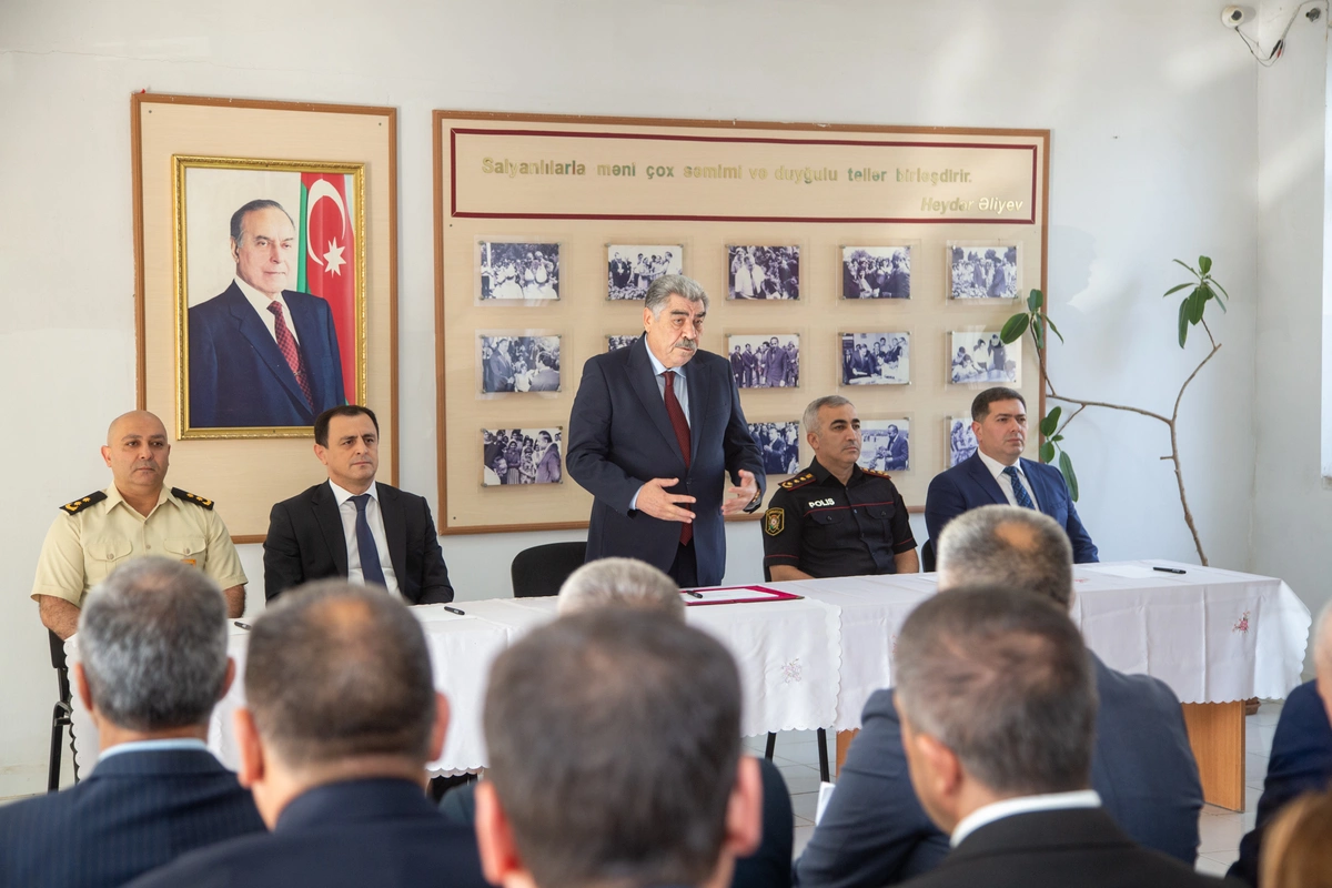 Salyanda vətəndaşların problemləri müzakirə edildi — FOTOLAR