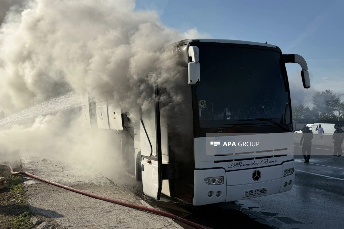 Ucarda sərnişin avtobusu yanıb - FOTO