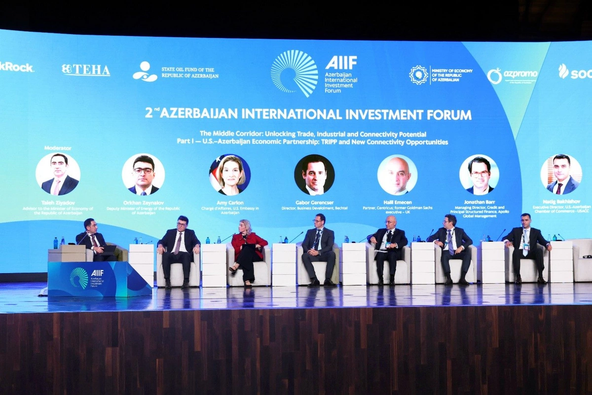 İkinci Azərbaycan Beynəlxalq İnvestisiya Forumunda Orta Dəhliz və regional tərəfdaşlıq imkanları müzakirə olunub - FOTOLAR