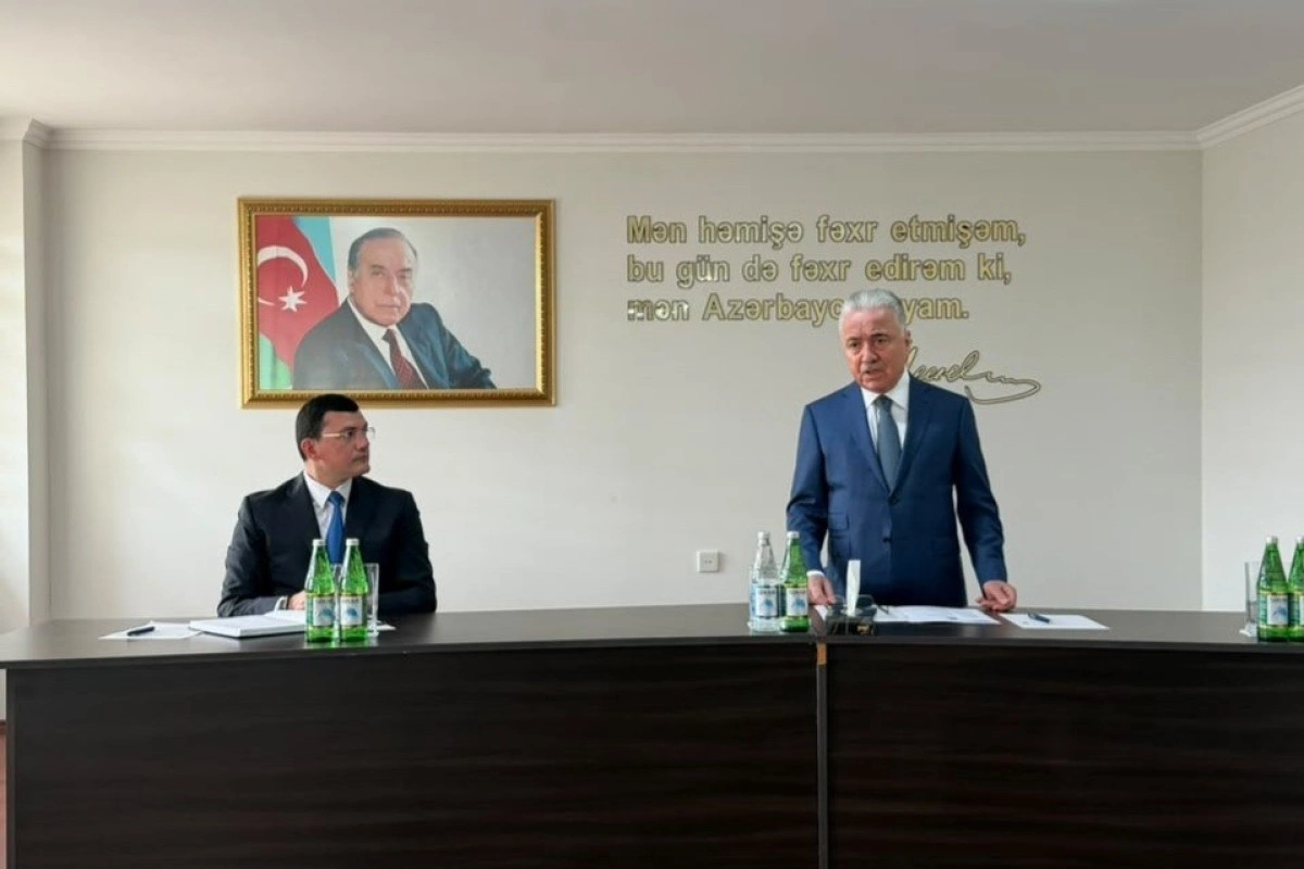 Qaradağ Rayon İcra Hakimiyyətinin yeni başçısı kollektivə təqdim edildi