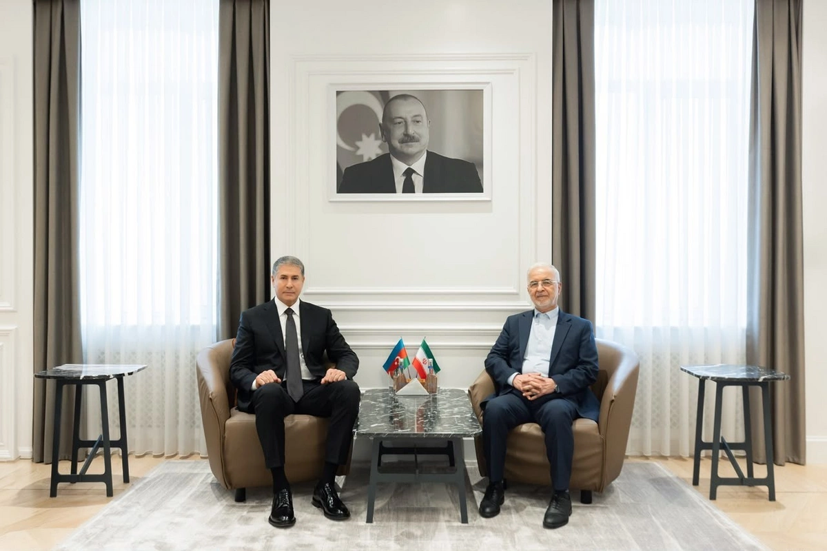 Vilayət Eyvazov iranlı həmkarı ilə görüşdü — FOTOLAR