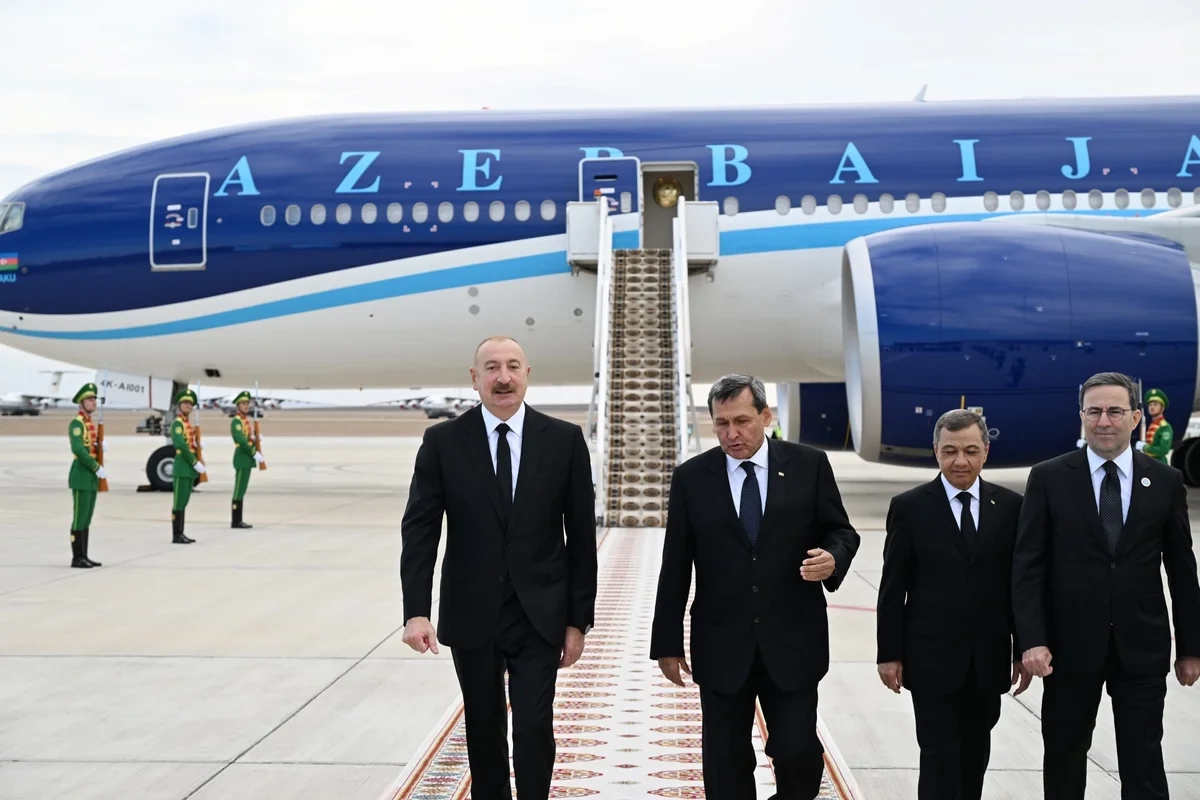 İlham Əliyev Türkmənistana işgüzar səfərə gedib - FOTOLAR