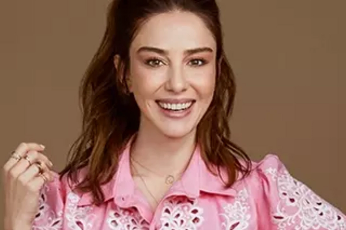 Özge Gürel Bakıya gəldi – FOTO