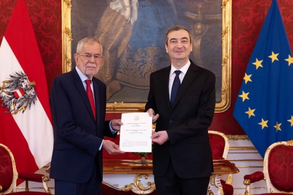 Kamil Xasiyev etimadnaməsini Avstriya Prezidentinə təqdim edib - FOTOLAR