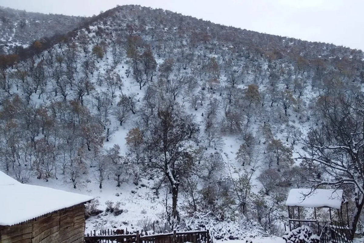 Yüksək dağlıq ərazilərə qar yağır