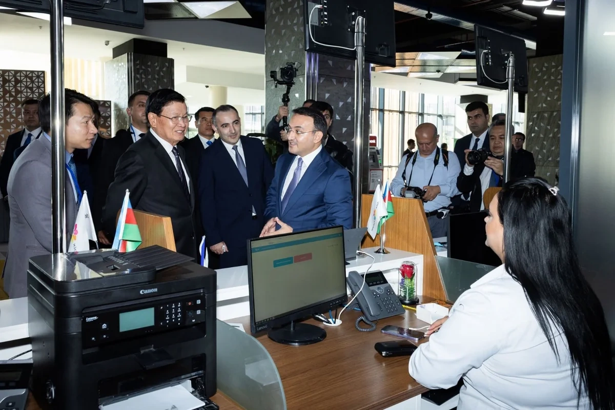 Laos Prezidenti "ASAN xidmət" mərkəzinin fəaliyyəti ilə tanış olub - FOTOLAR