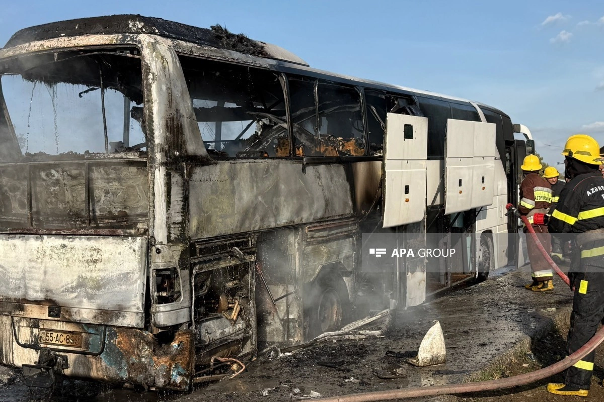 Ucarda sərnişin avtobusu yanıb - FOTO