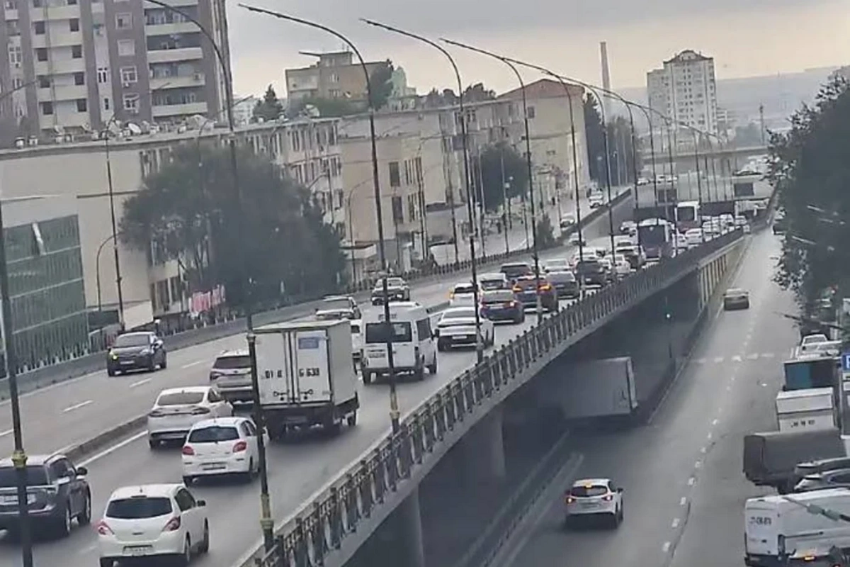 Bakıda hazırda hansı yollarda sıxlıq var?