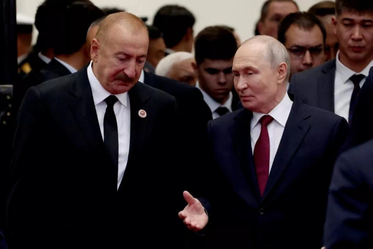 İlham Əliyev Türkmənistanda Putinlə ayaqüstü söhbət etdi - FOTO