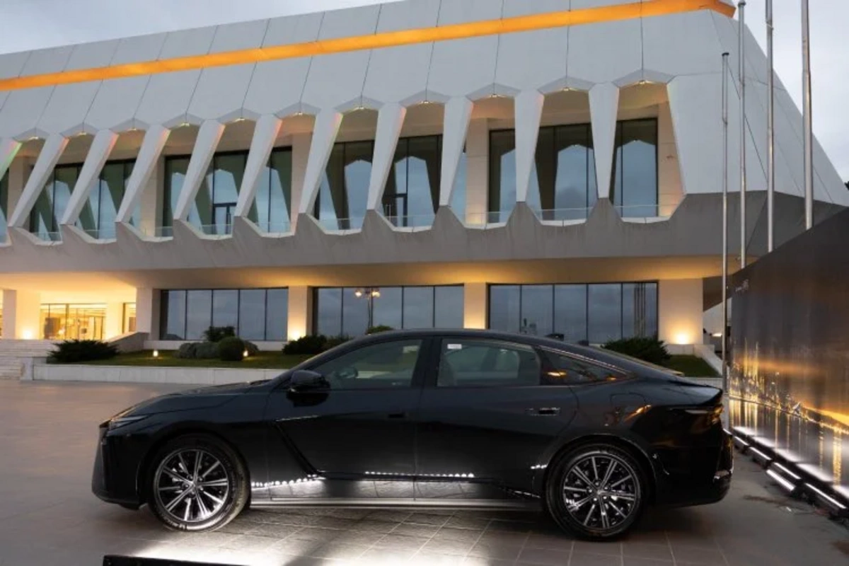 Yeni "Lexus ES" Bakıda təqdim olundu