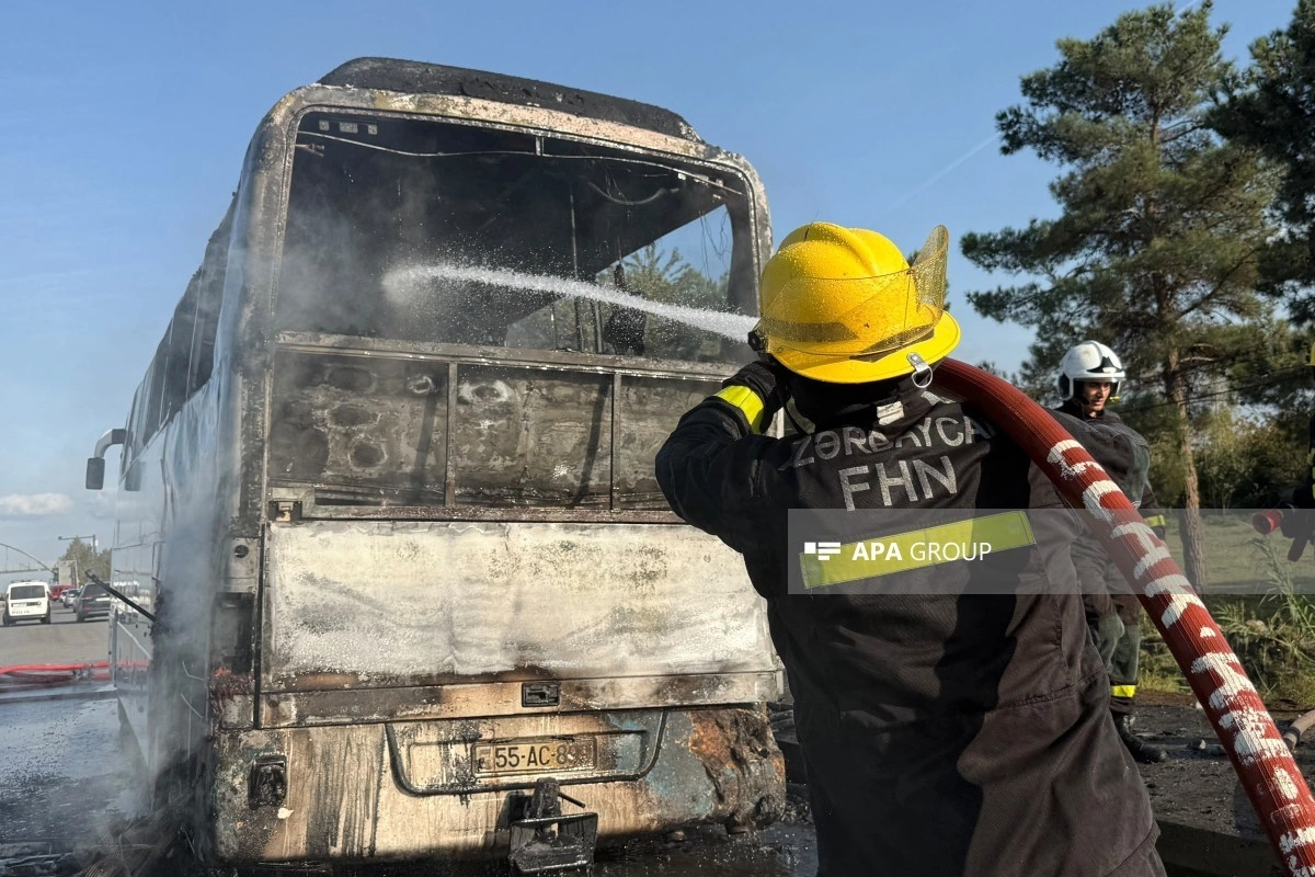 Ucarda sərnişin avtobusu yanıb - FOTO