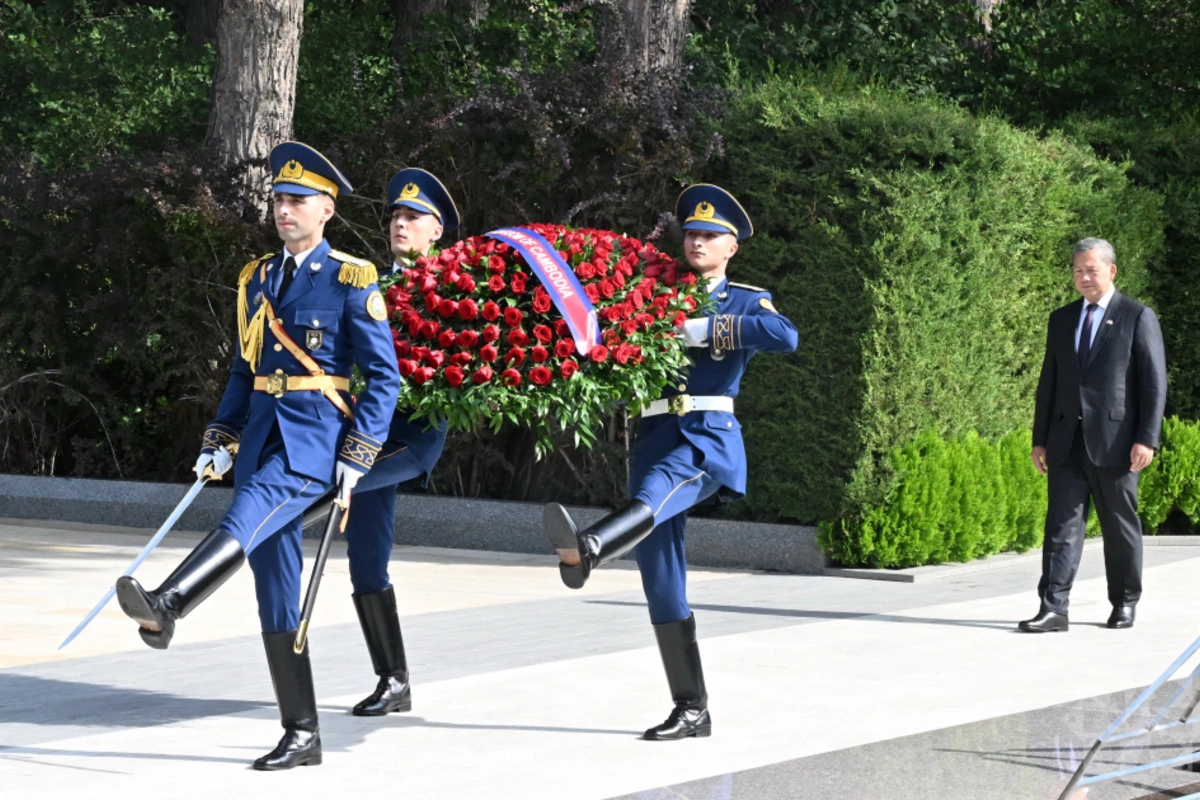 Hun Manet Fəxri xiyabanda Heydər Əliyevin məzarını ziyarət etdi — FOTOLAR