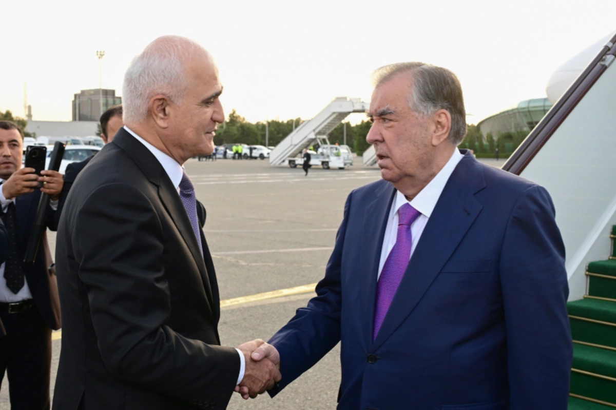 Tacikistan Prezidenti Azərbaycana səfərə gəlib — FOTO