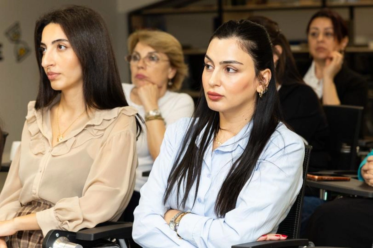Yelo Bank-da Süd Vəzi Xərçəngi Maarifləndirmə Ayına həsr olunmuş seminar keçirilib - FOTOLAR