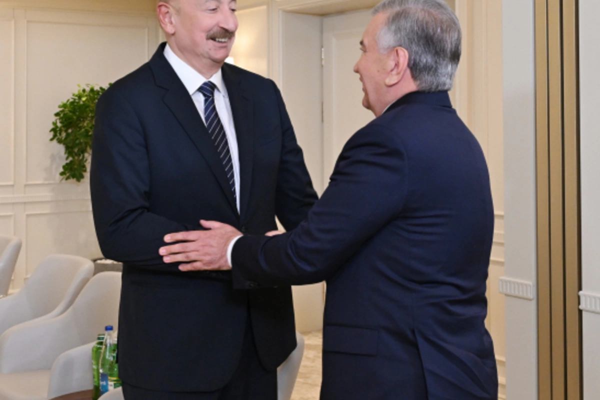 İlham Əliyev Özbəkistan Prezidenti ilə görüşüb — FOTOLAR