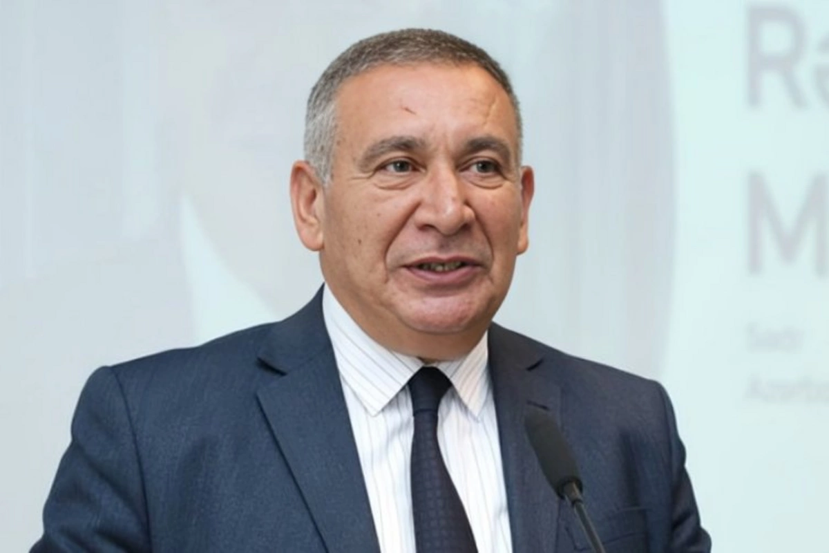 Vahid məktəbli geyiminin əleyhinəsənsə, deməli, Azərbaycan dövlətinə qarşısan! - Rəşad MƏCİD