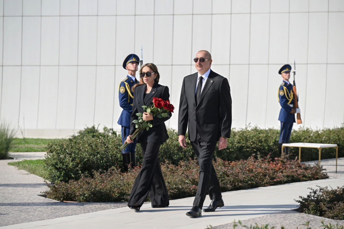 İlham Əliyev və Mehriban Əliyeva Zəfər parkında olublar - FOTOLAR