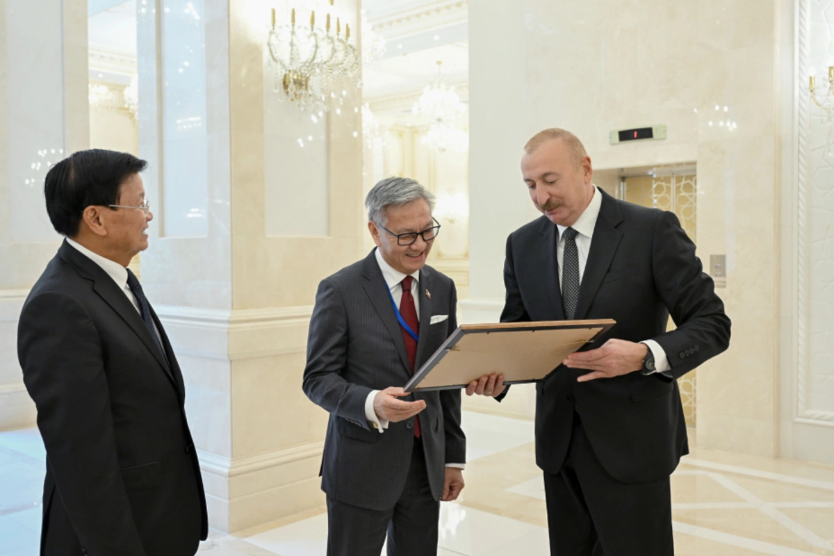 İlham Əliyevin adından Laos Prezidentinin şərəfinə rəsmi nahar verilib — FOTOLAR